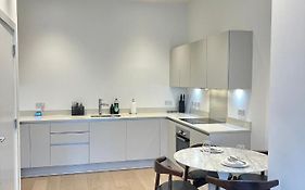 Luxury Modern 1 Bed Apartment